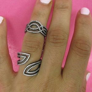 Aazara’s On the Edge Double Ring Design,NWT
